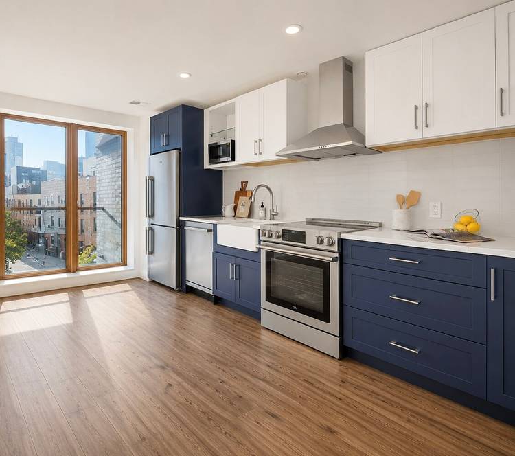 AVAILABLE IMMEDIATELY Welcome to Graham on the Park, an extraordinary architectural gem nestled in the heart of prime Greenpoint.
