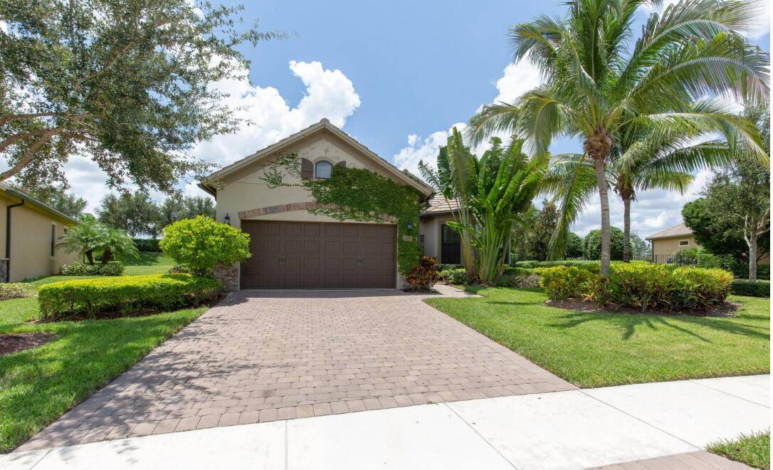 Gorgeous former model Reiner home.
