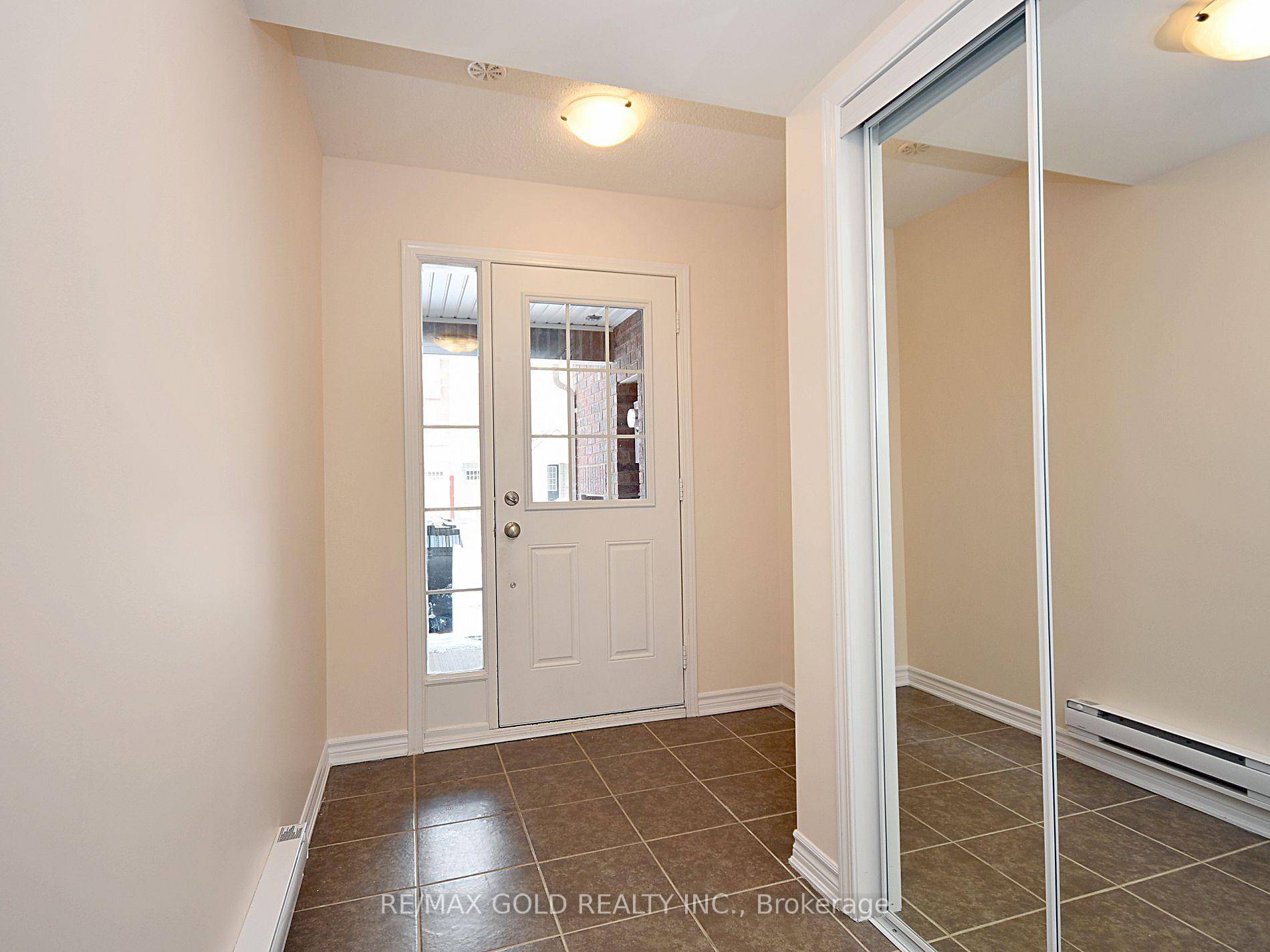 Absolutely Stunning, Full House Located On A Cres.
