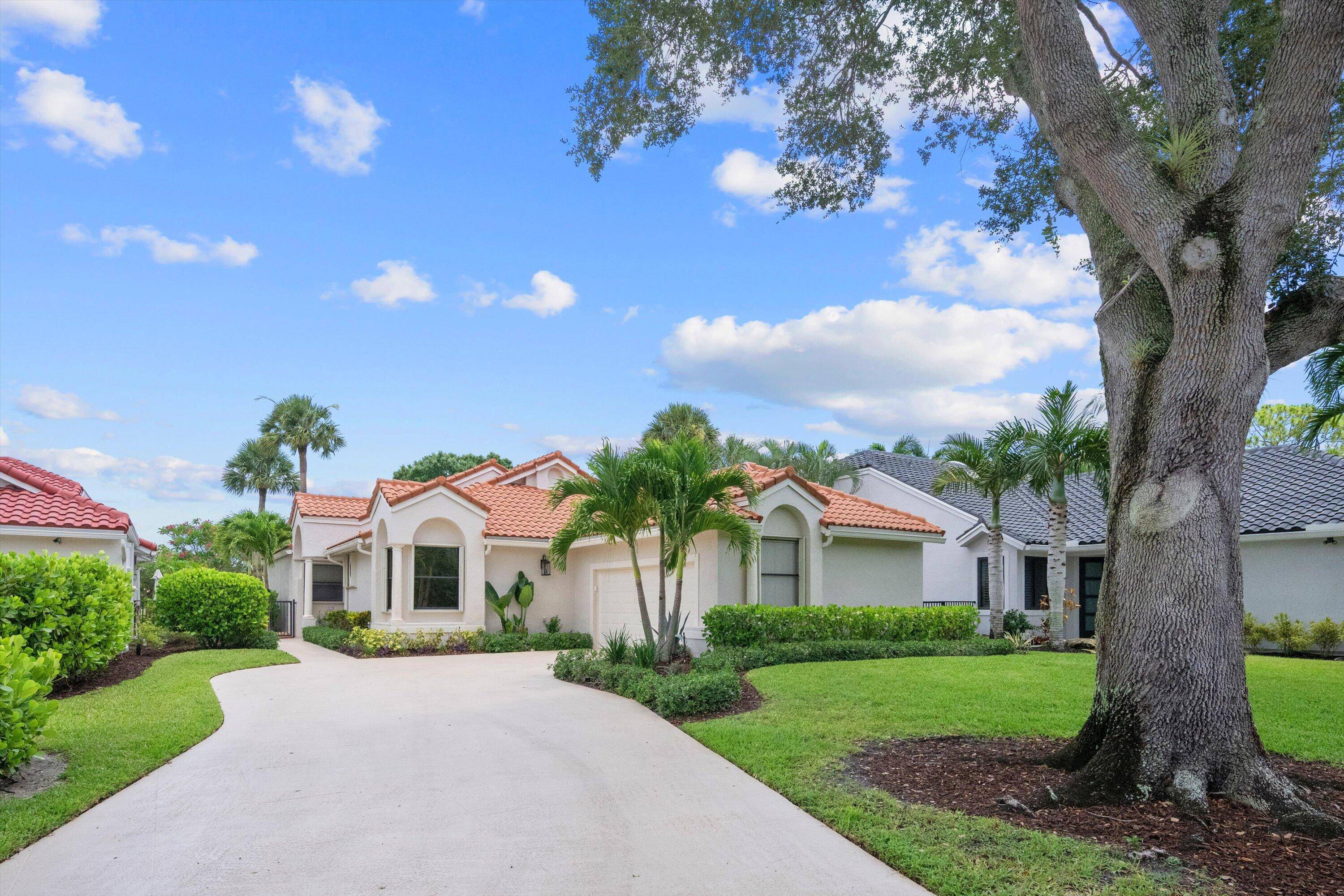 Looking for the BEST location in Breakers West with easy maintenance and the ability to ''lock and leave'' ?