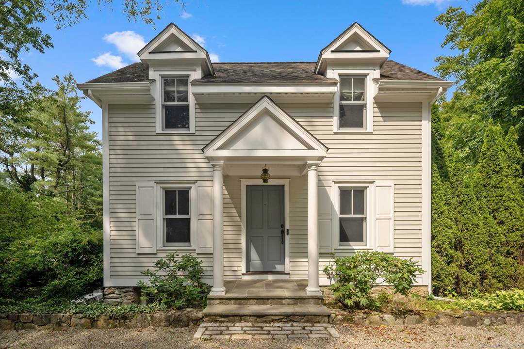 A unique collaboration between past and present, 202 Weed Street is a 4, 628 sq ft Colonial integrating its original 1880s structure with a stunning addition by Sam Mitchell of ...