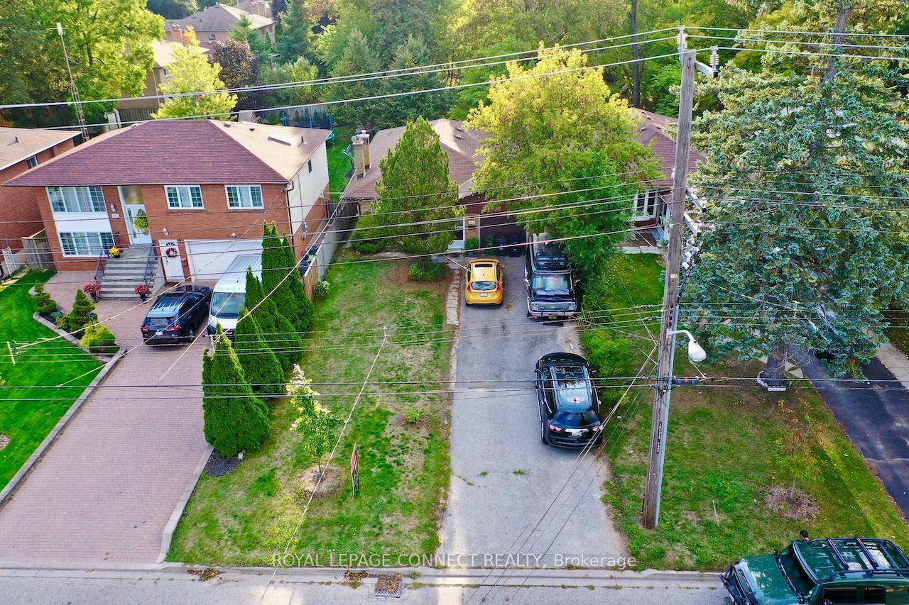 Situated south of Ellesmere in highly sought after Highland Creek.