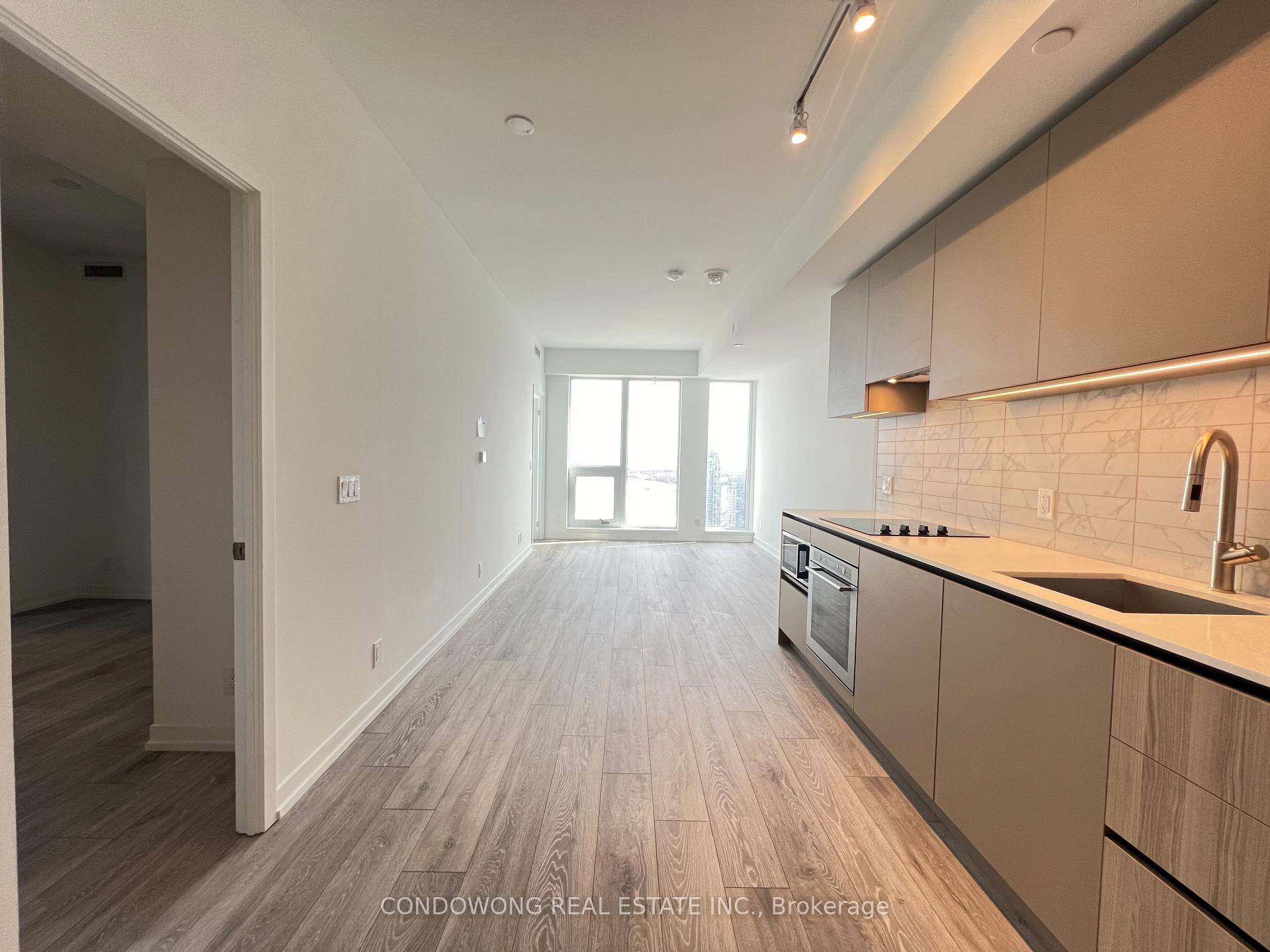 Experience luxury living in this downtown Toronto condo, offering an unobstructed south view of Lake Ontario, the CN Tower, and Rogers Centre.
