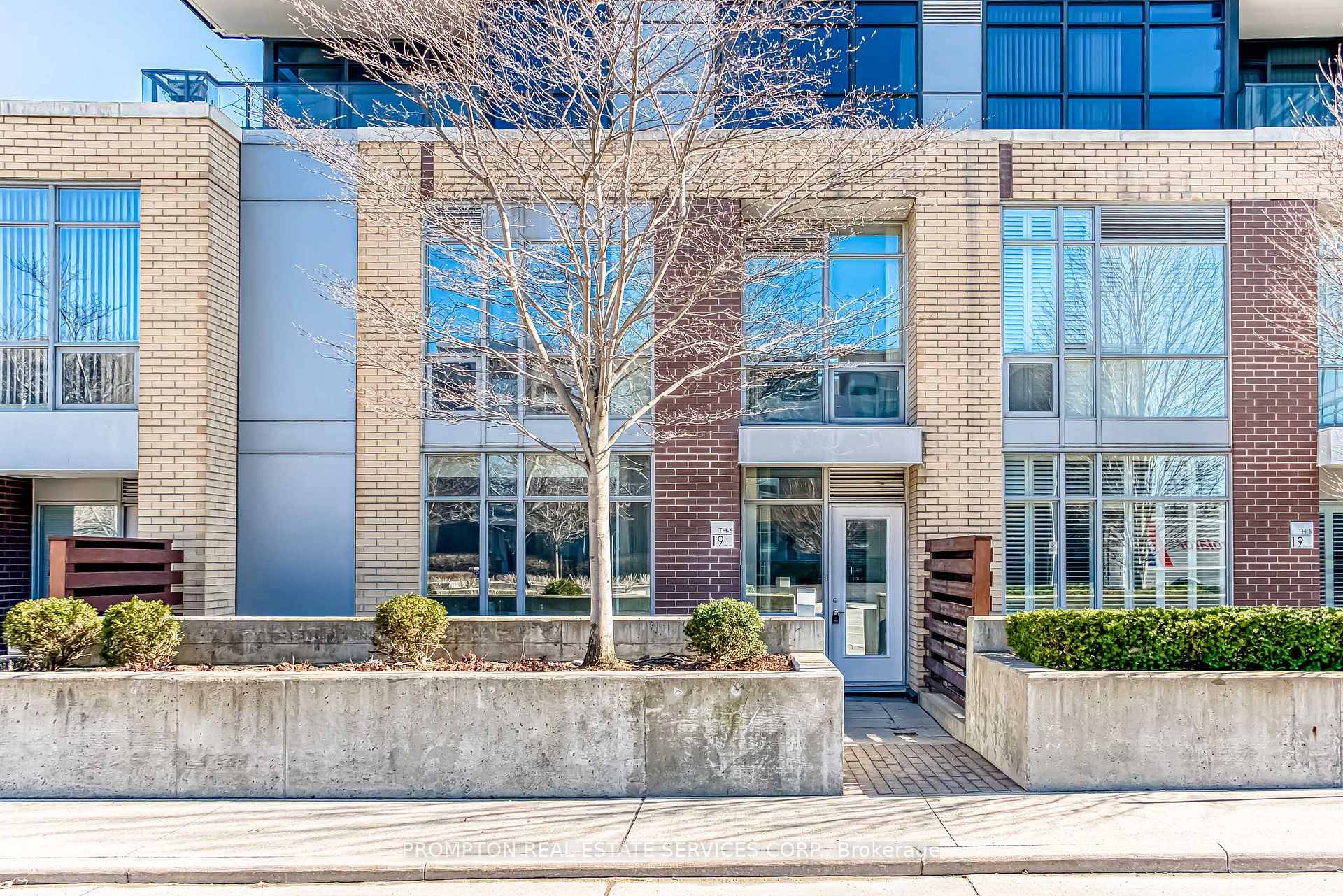 Luxurious Modern Home In The Prestigious And Highly Sought After Bayview Village Community.