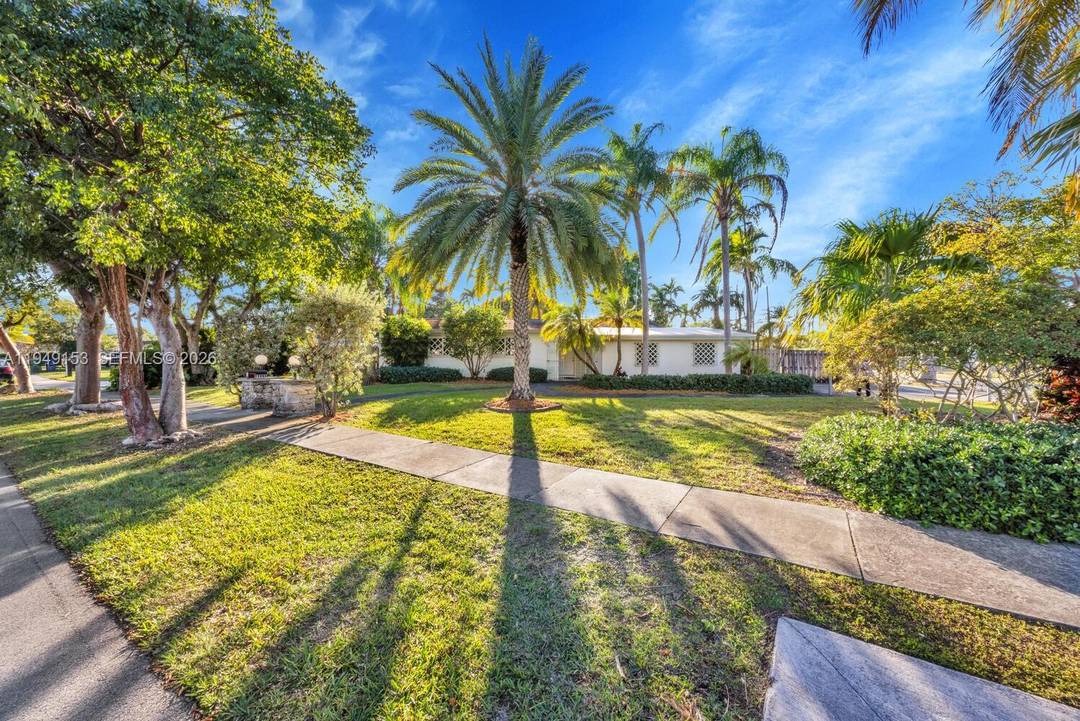 WOW ! Corner Home in the Town of Cutler Bay on a Huge Fenced Lot !