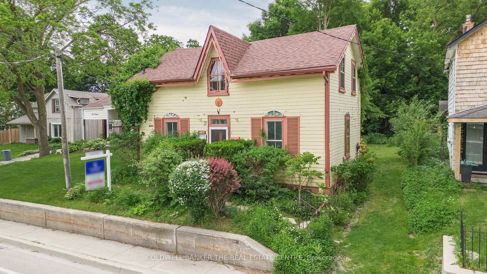 Central Newmarket Duplex that is ready for you to put your personal touches into your first home, investment property, or multi generational home to be close to all the action ...