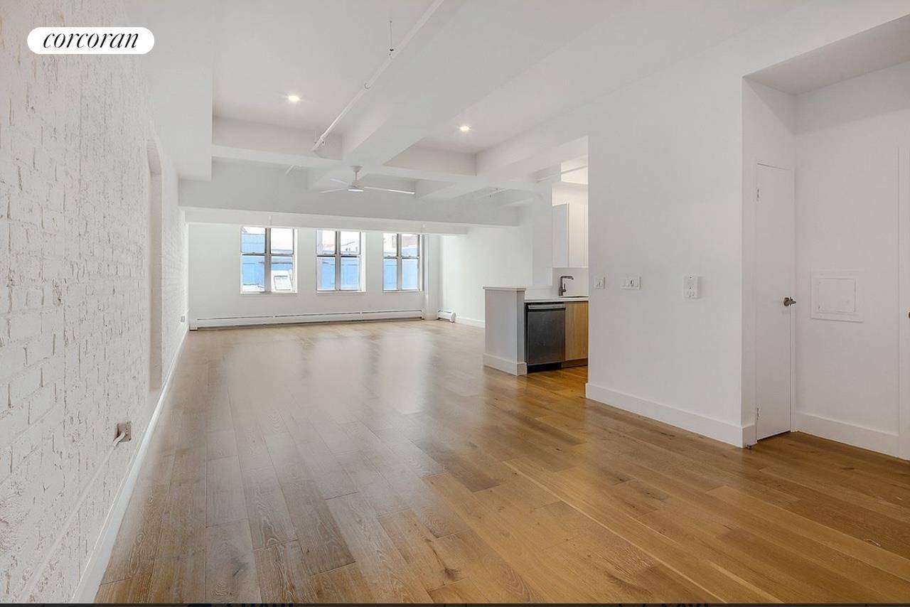 New Listing for 4 15 move in 900sf Gallery Artist Loft with updated kitchen, floors and lighting huge floor plan.