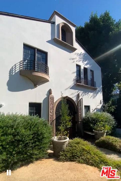 2080 1/2 Vine St 2BR Hollywood Hills East La