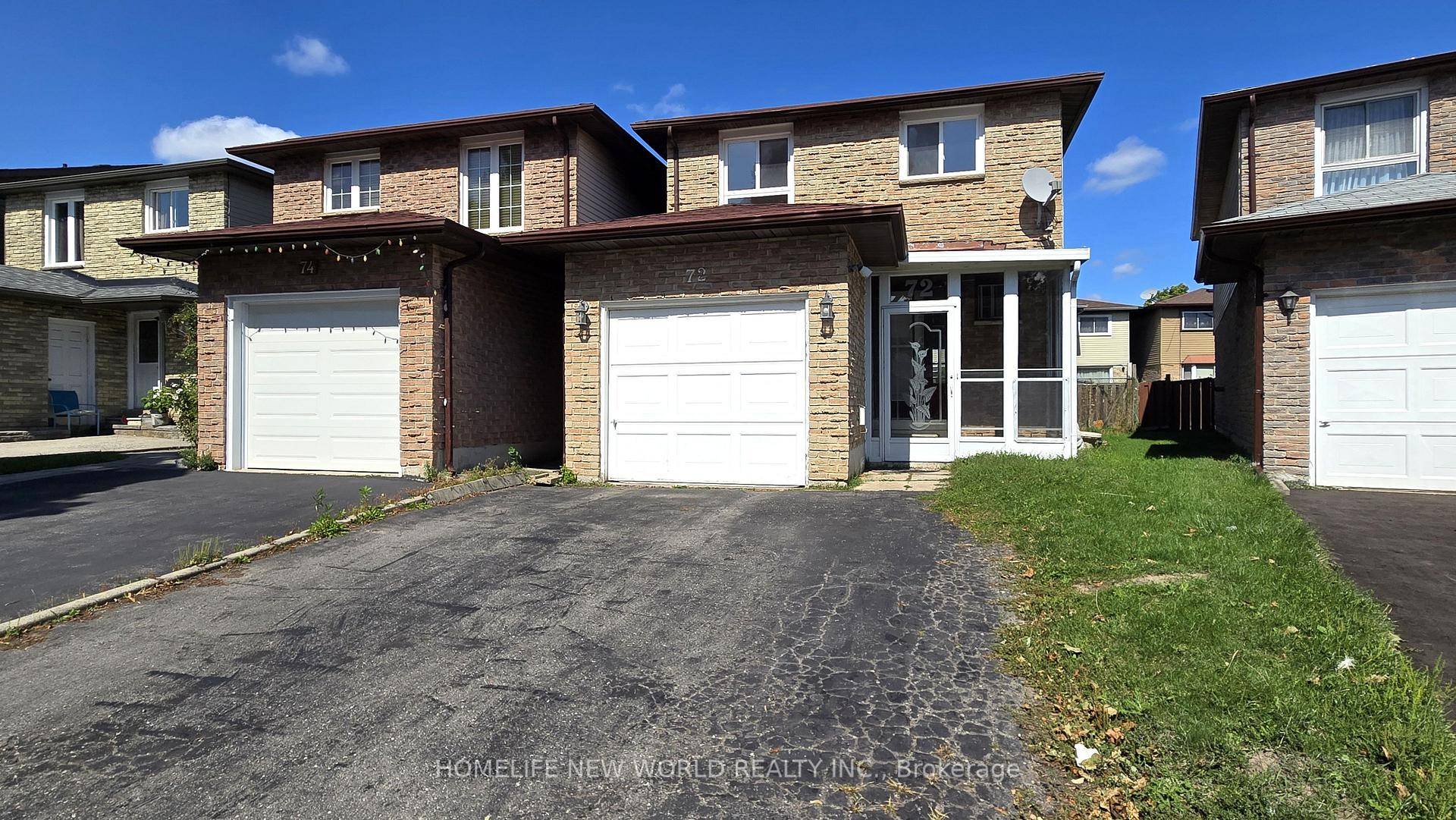 Freshly painted walls Bright amp ; spacious 3 bedroom house at a quiet neighbourhood by Warden amp ; Steeles.