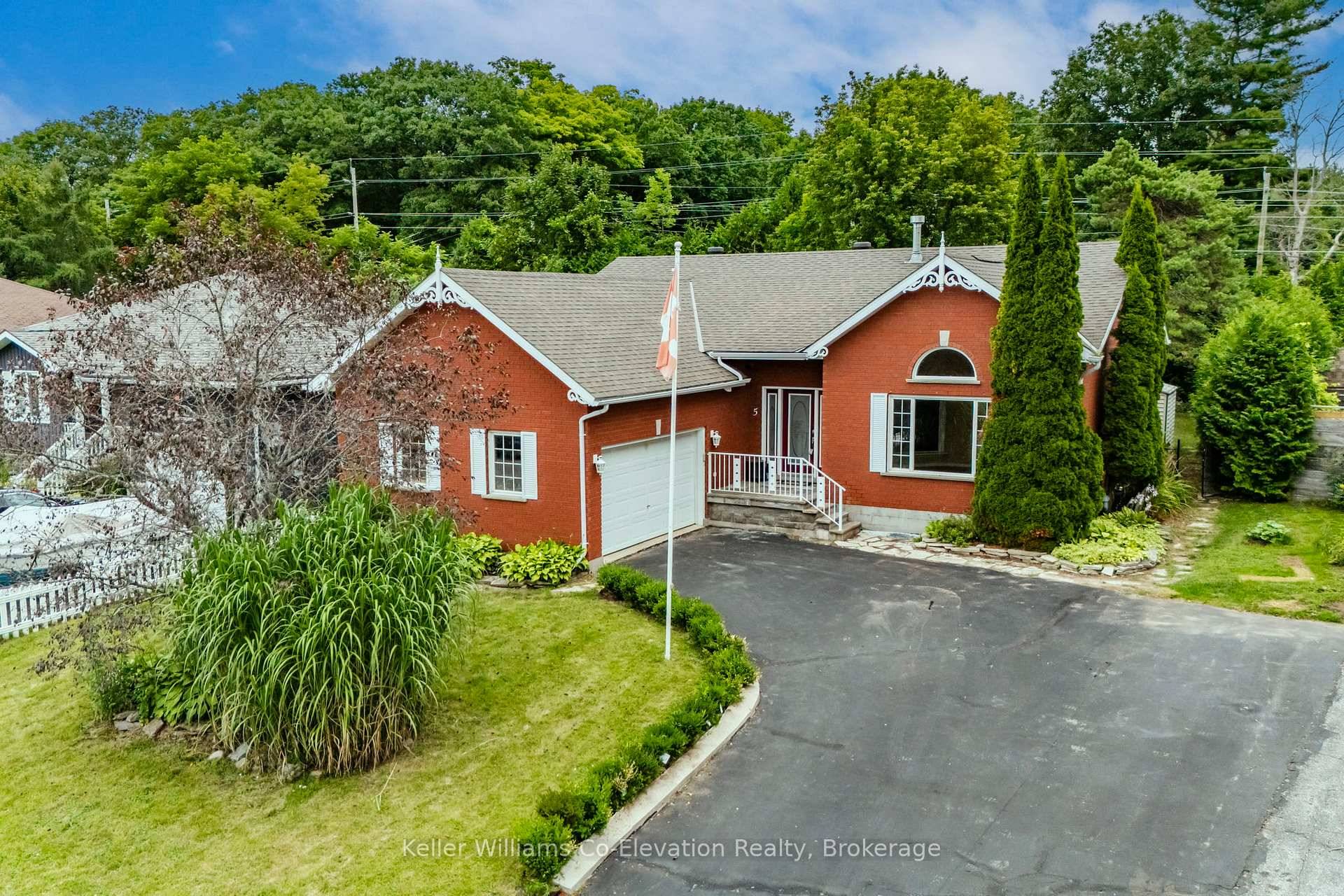Bright, spacious 2 bedroom basement apartment with private entrance and 8' ceilings.