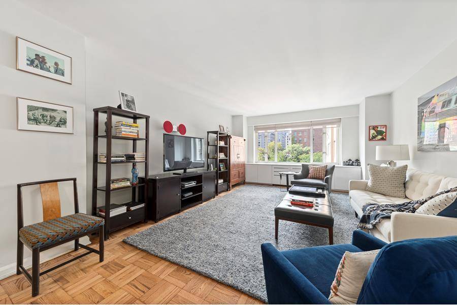 Large 1BR GREAT VIEWS ! This spacious renovated condo home has over 815 sq ft of living space with 5 walk in closets.
