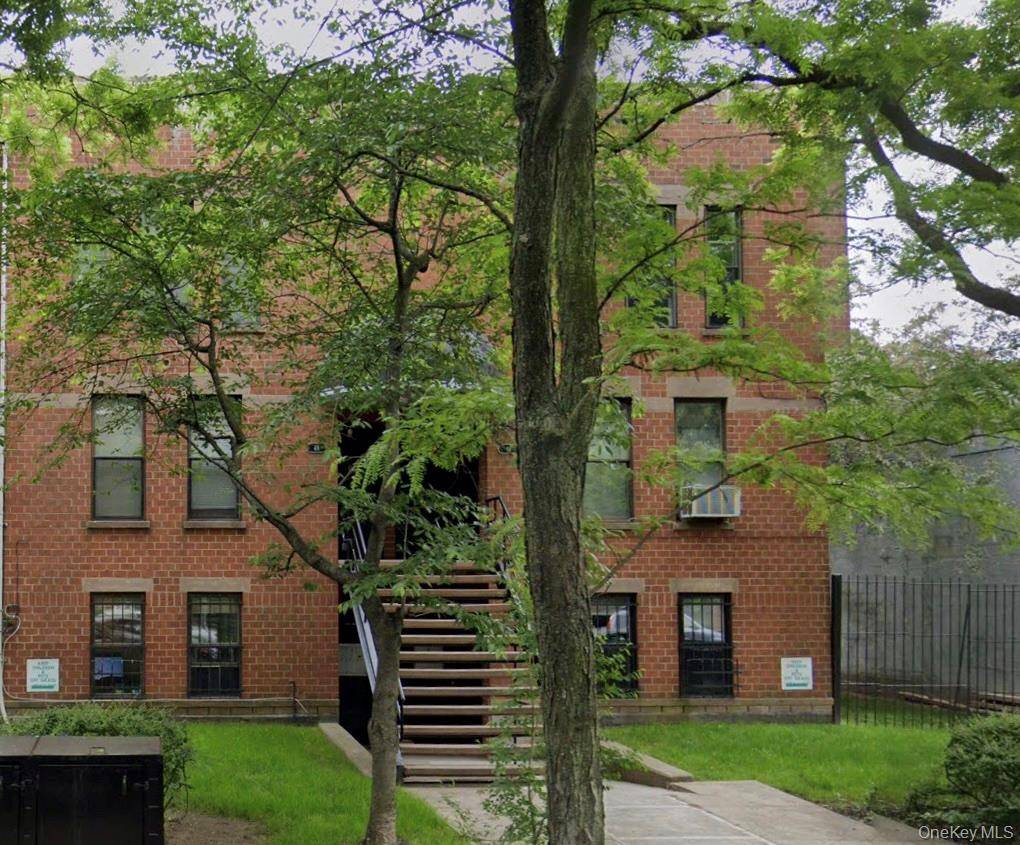 Court authorized sale of a rare three bedroom, two bath condominium in the heart of Carroll Gardens Columbia Street Waterfront District.