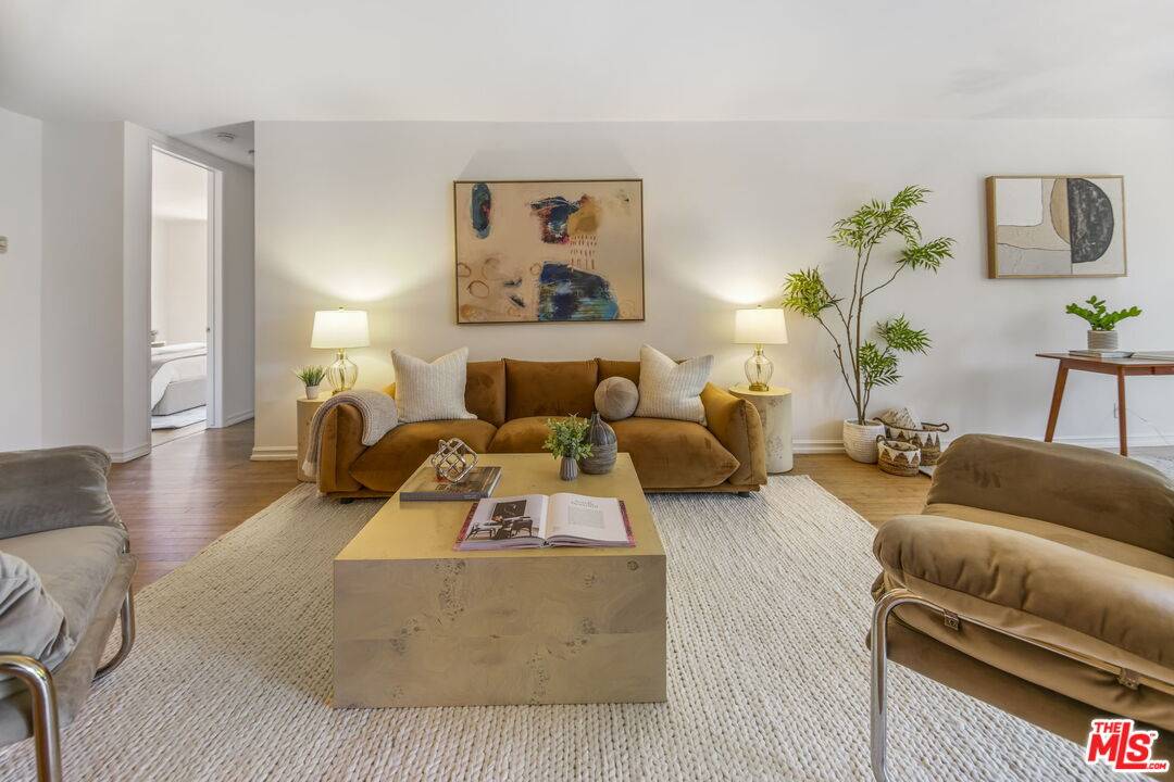 11918   Kiowa Ave 2.0 Brentwood LA