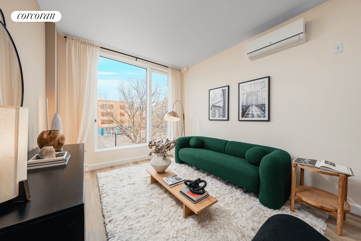 Bright and Spacious One Bedroom Just Minutes from the Montrose J, Z, M, or L Trains.