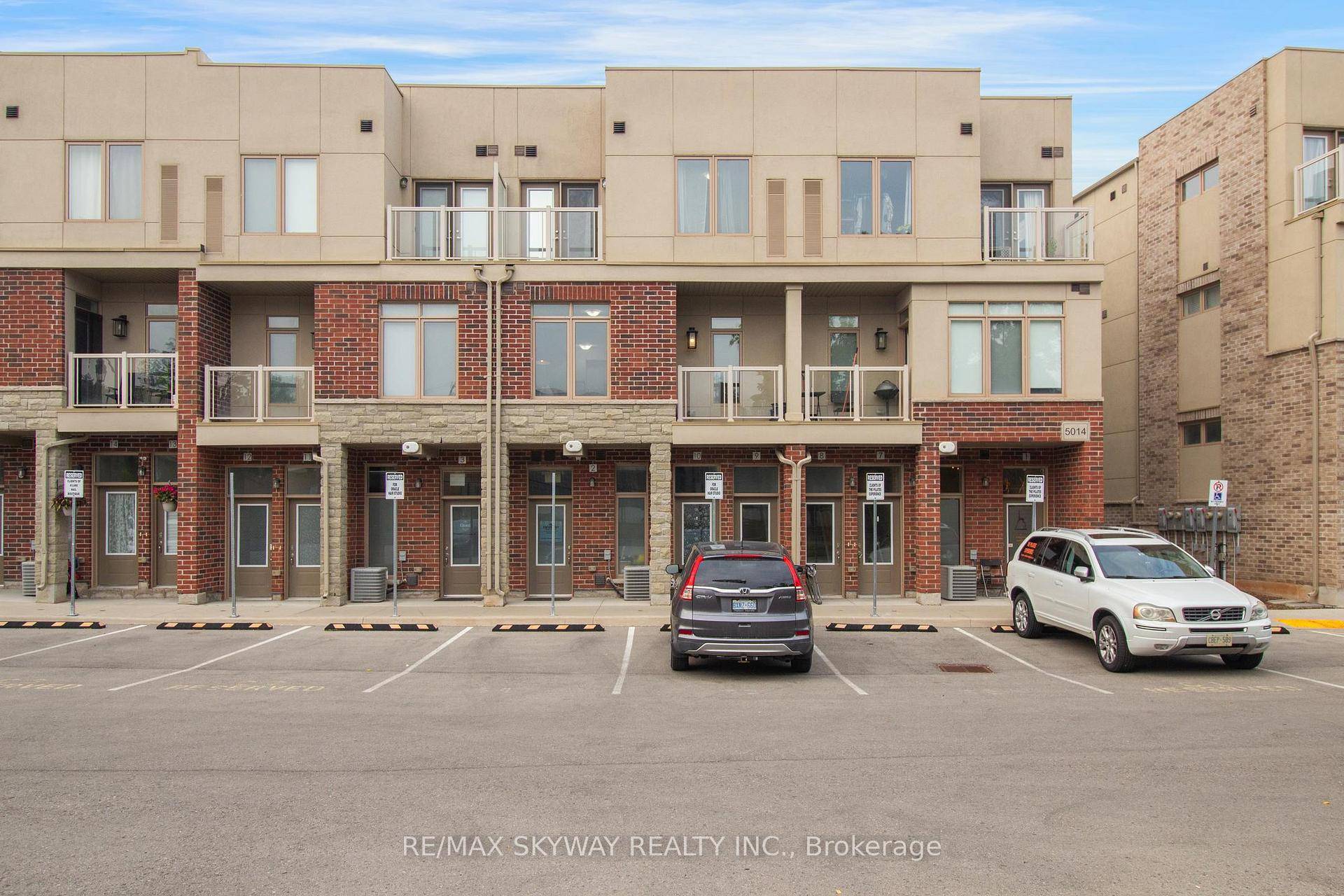 Welcome to Unit 10 5014 Serena Drive, South Facing, a stylish 2 bedroom, 1 bathroom stackedtownhouse that blends comfort with convenience.