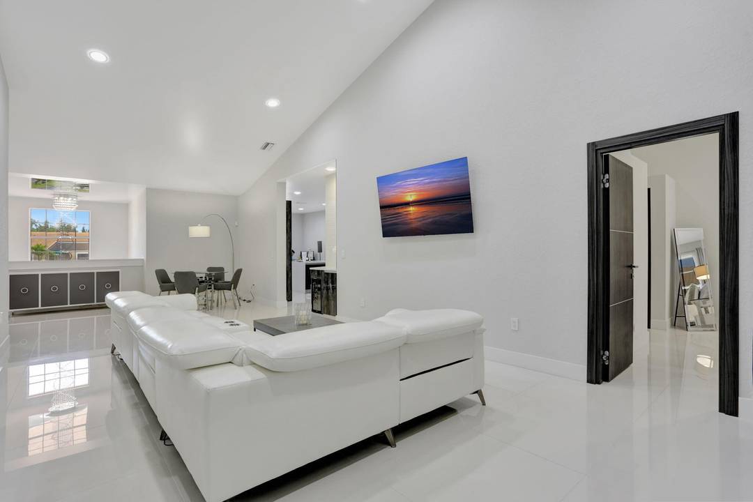 Contemporary 3 bedroom 2 bathroom townhouse in guard gated, pet friendly Boca Pointe features modernly renovated kitchen and bathrooms, porcelain tile floors throughout no carpet, 1 car garage plus driveway ...