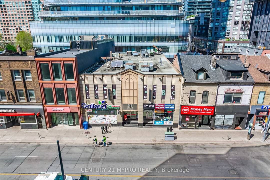 Awesome Location !, Right in the centre of Downtown Toronto, Located Across From Wellesley Subway And Shops, Bright amp ; Sunny Unobstructed West Exposure, Mirrored Wall, Open Concept, Recently Renovated, ...
