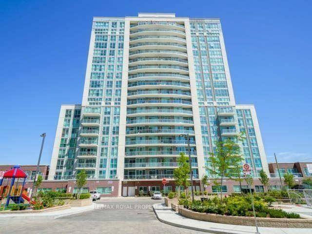 Stunning Penthouse Unit With 9 Foot Ceilings, Floor To Ceiling Windows And A Stunning amp ; Forever Unobstructed South View Of The City amp ; Lake !
