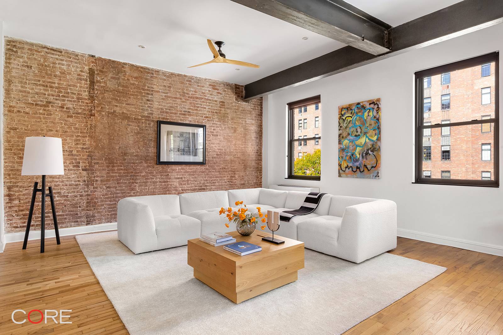 Residence 3LK offers true loft living in the heart of Chelsea.