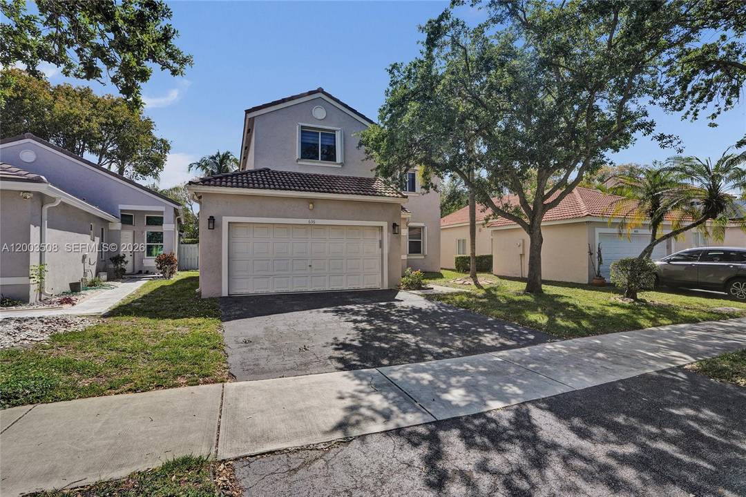 4 Bedrooms 2. 5 Baths Move In Ready Located in one of Weston s most sought after guard gated communities, known for its security, pride of ownership, and access to ...