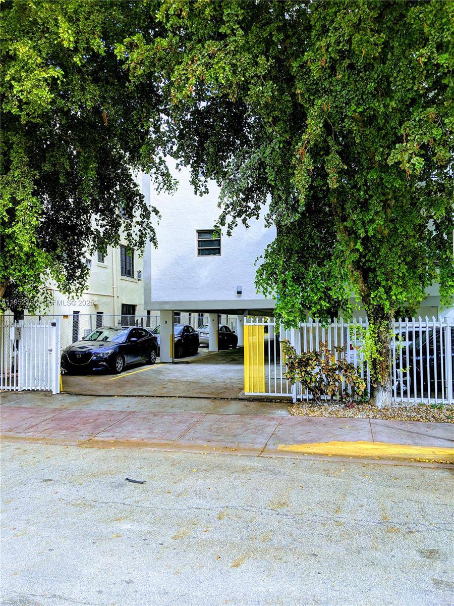 STEPS TO LINCOLN ROAD, TASTEFULLY UDATED 2 2 CONDO WITH 1 COVERED SPACE.