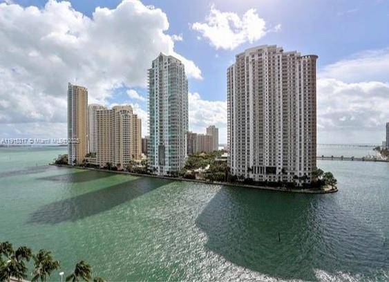 Beautiful 1 bedroom, 1 bathroom in the highly sought after Met 1 Condo in Downtown Miami.