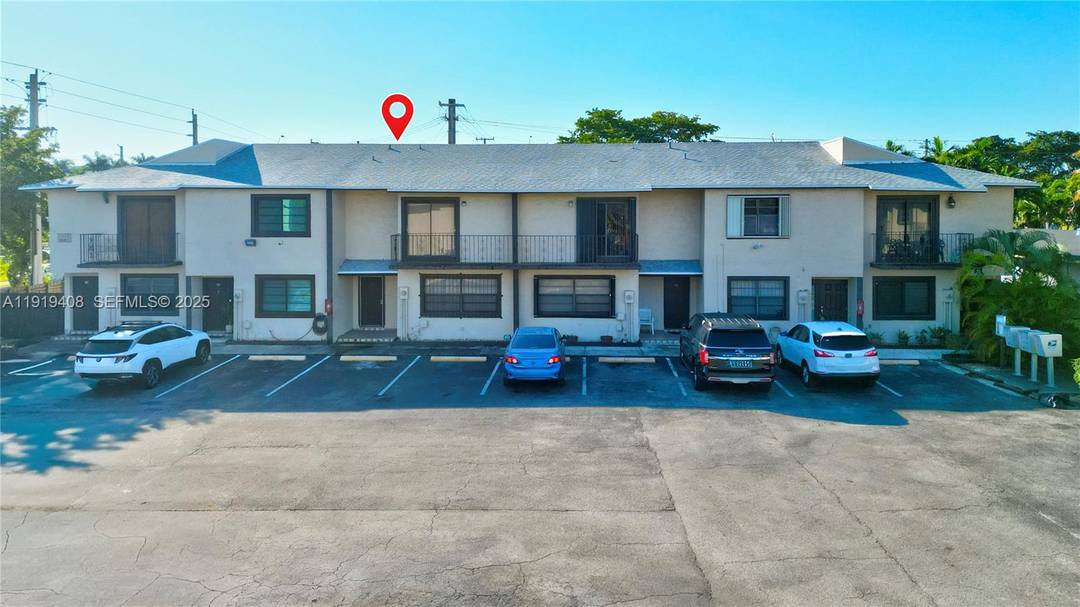 Stunning, Fully Remodeled Townhouse Near FIU Your Dream Home Awaits !