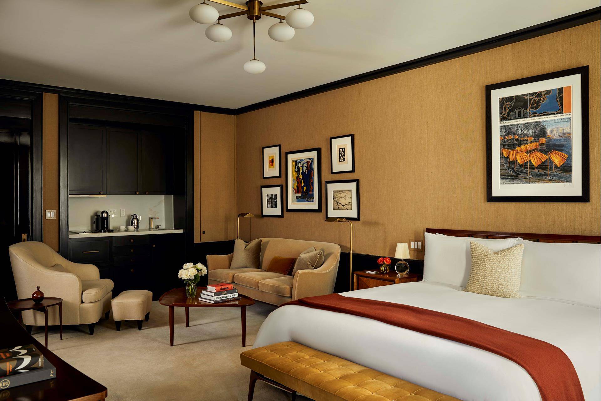 Custom tailored as an ideal in city pied terre, the Clubhouse Suites pair turn key convenience with exquisite style and Fasano's signature hospitality.