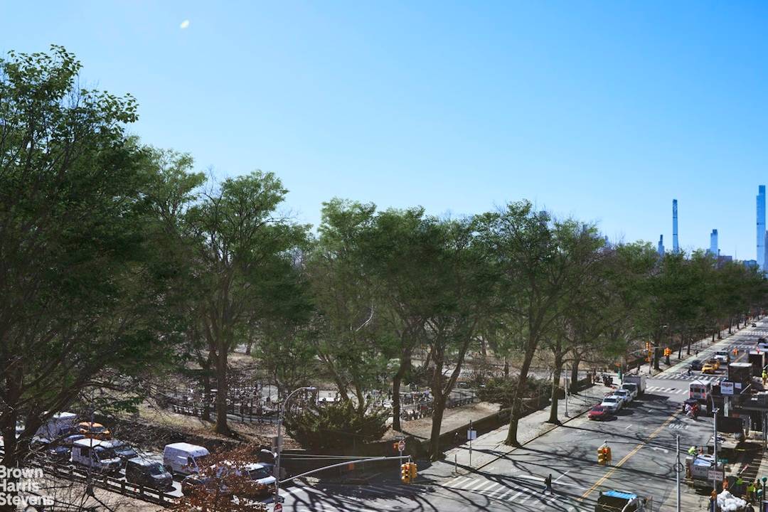 Front Row Sweeping Central Park Views Wake up every morning to breathtaking picturesque Central Park vistas from every window.