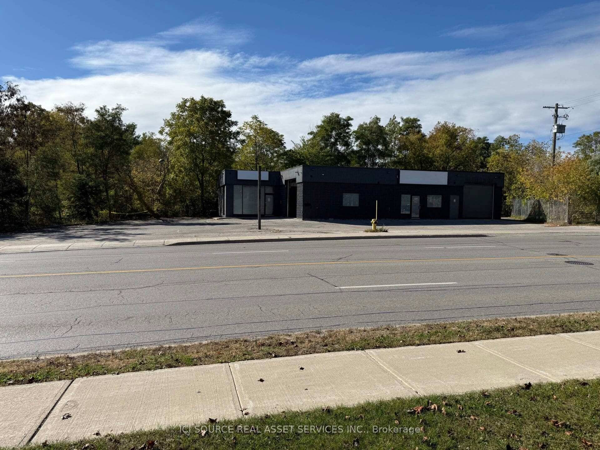 Prime main street exposure with tons of visibility and easy access to Hwy 400 !