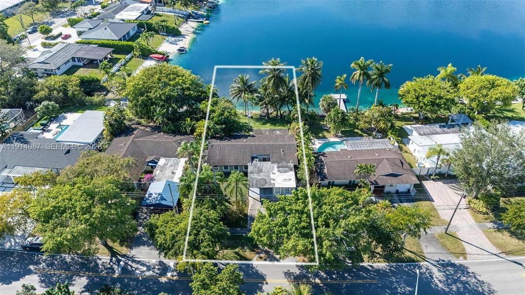 This is a rare opportunity to build a brand new home on the highly coveted blue lake, one of Miami s most desirable and exclusive motorized lakes.
