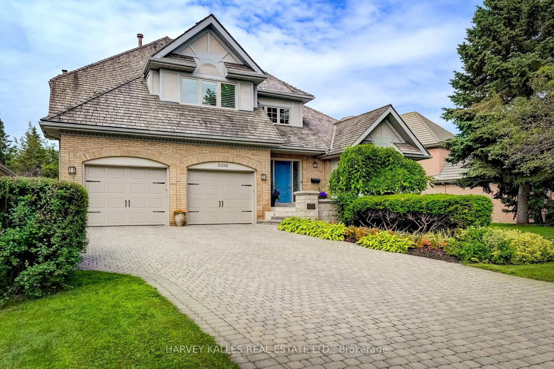Immaculate, well maintained Daniels home in Prestigious Credit Mills on Premium lot.