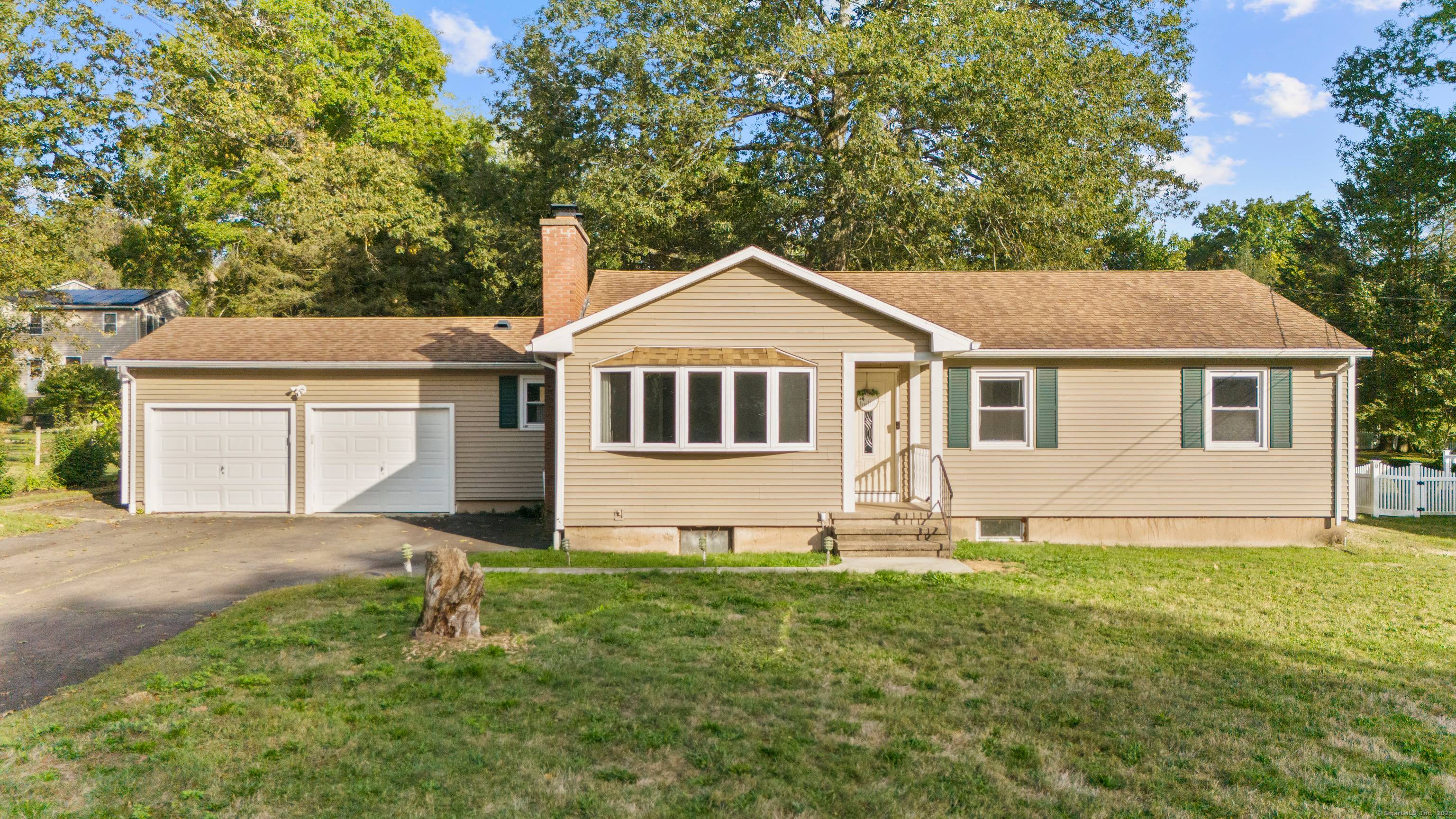 Bright, inviting, and ready to move right in !