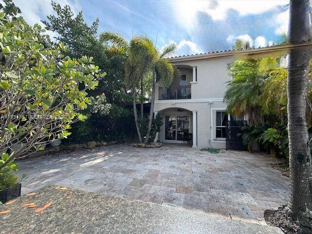 Waterfront 3BR 2. 5BA corner townhouse with private dock in gated Harbor Islands !