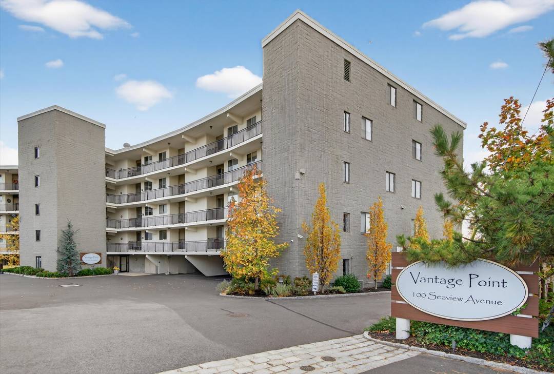 Welcome to Vantage Point, one of East Norwalk's premier waterfront communities.