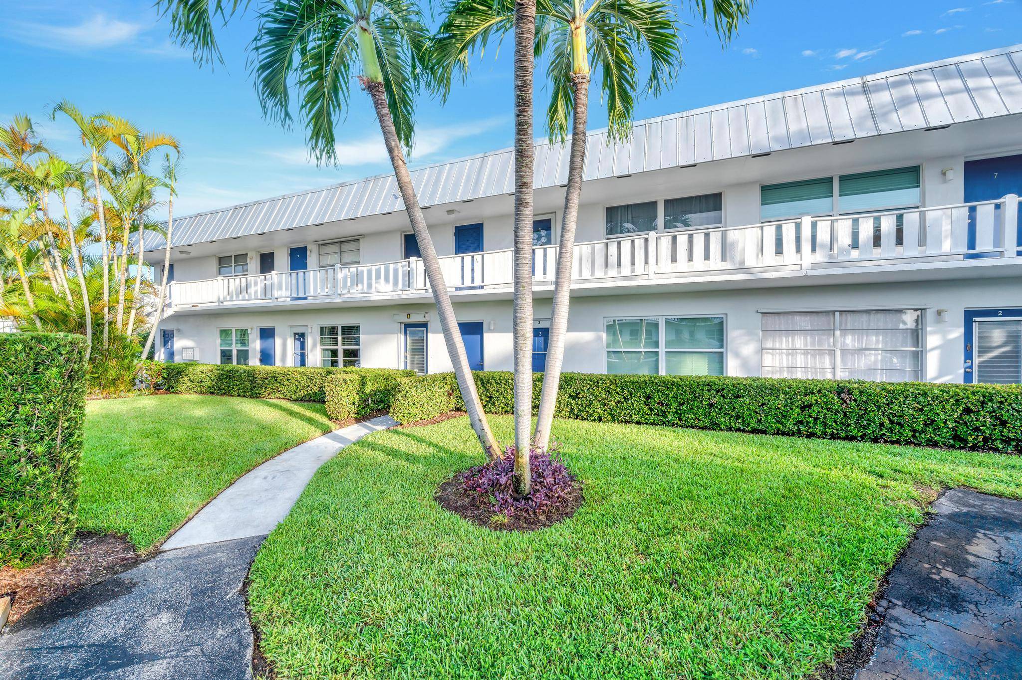 Fully Furnished 2 bedroom 1.
