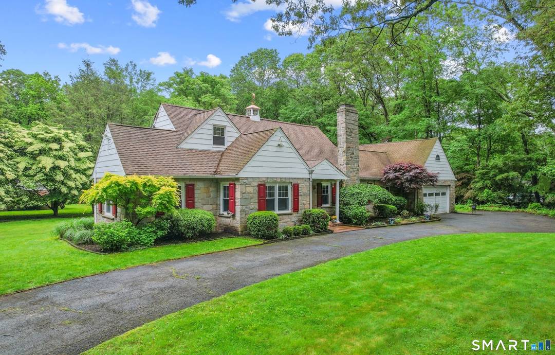 Charming Cape Cod Retreat in Sought After Cranbury.