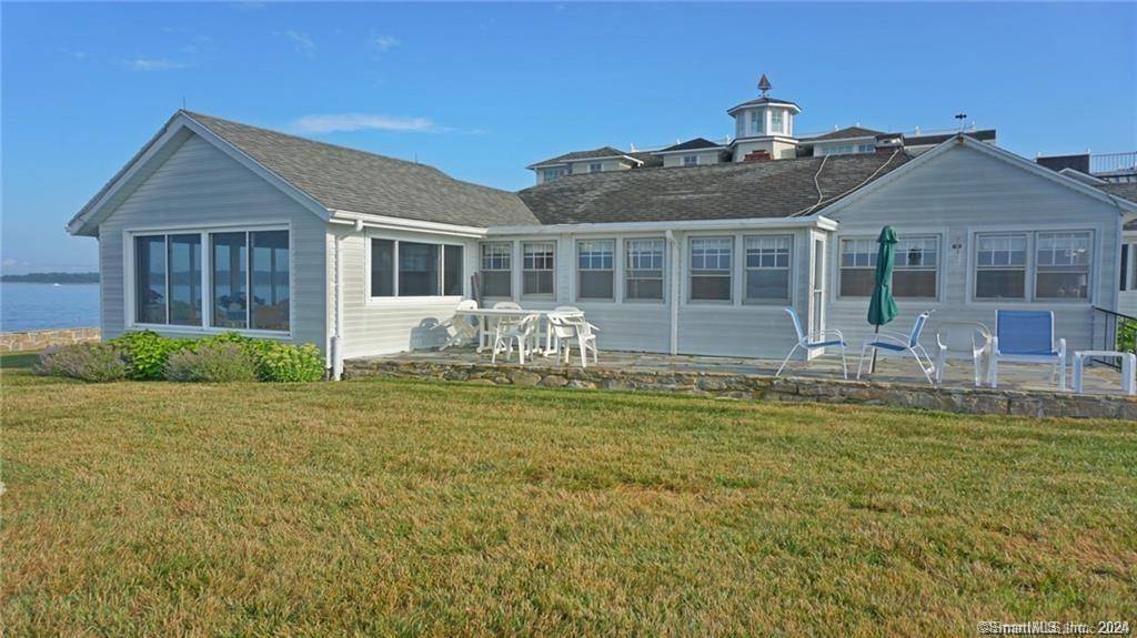 Stunning ocean frontage and breathtaking panoramic views at your doorstep.