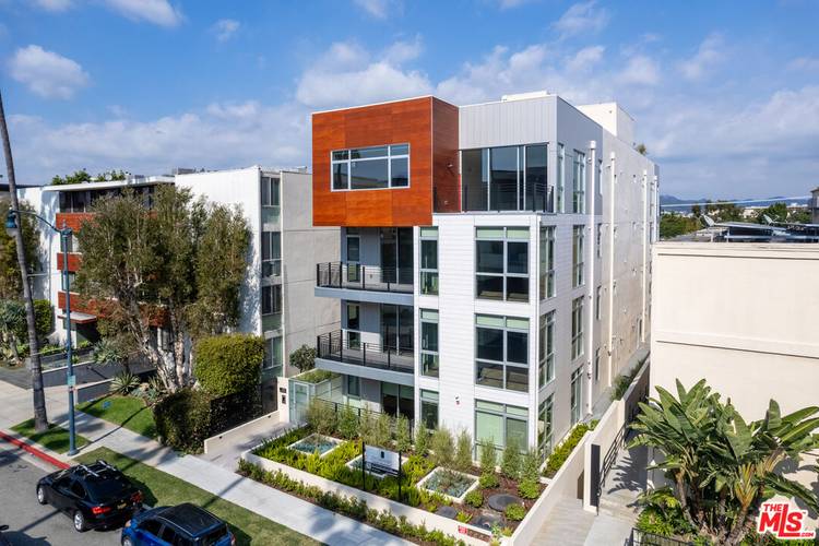 250  N Crescent Dr 2BR Beverly Hills Post Office | B.H.P.O. La