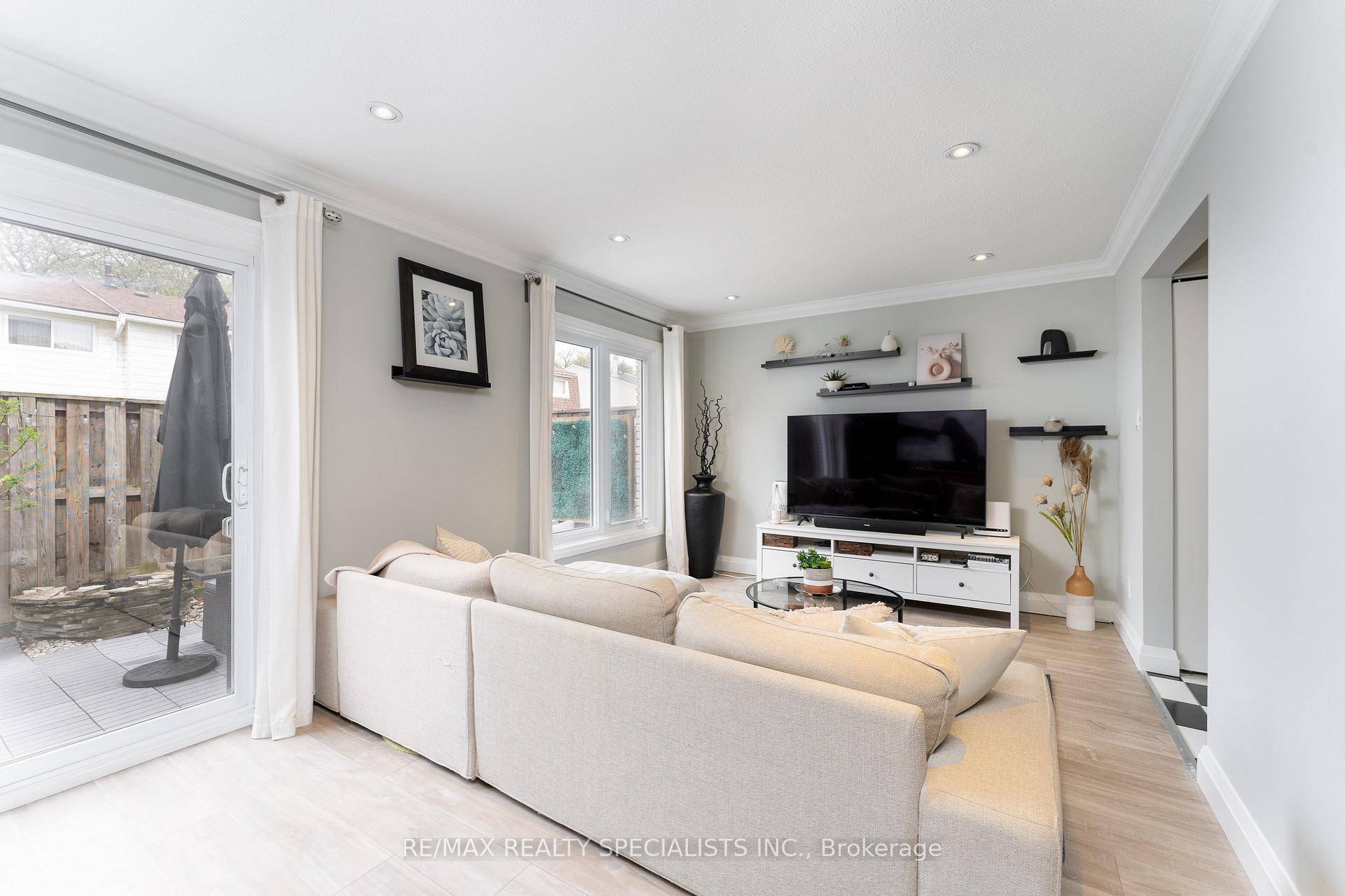 2 parking spots Featuring 3 bedrooms, 2 washrooms rough in for 3rd washroom, finished basement and a fenced in backyard.