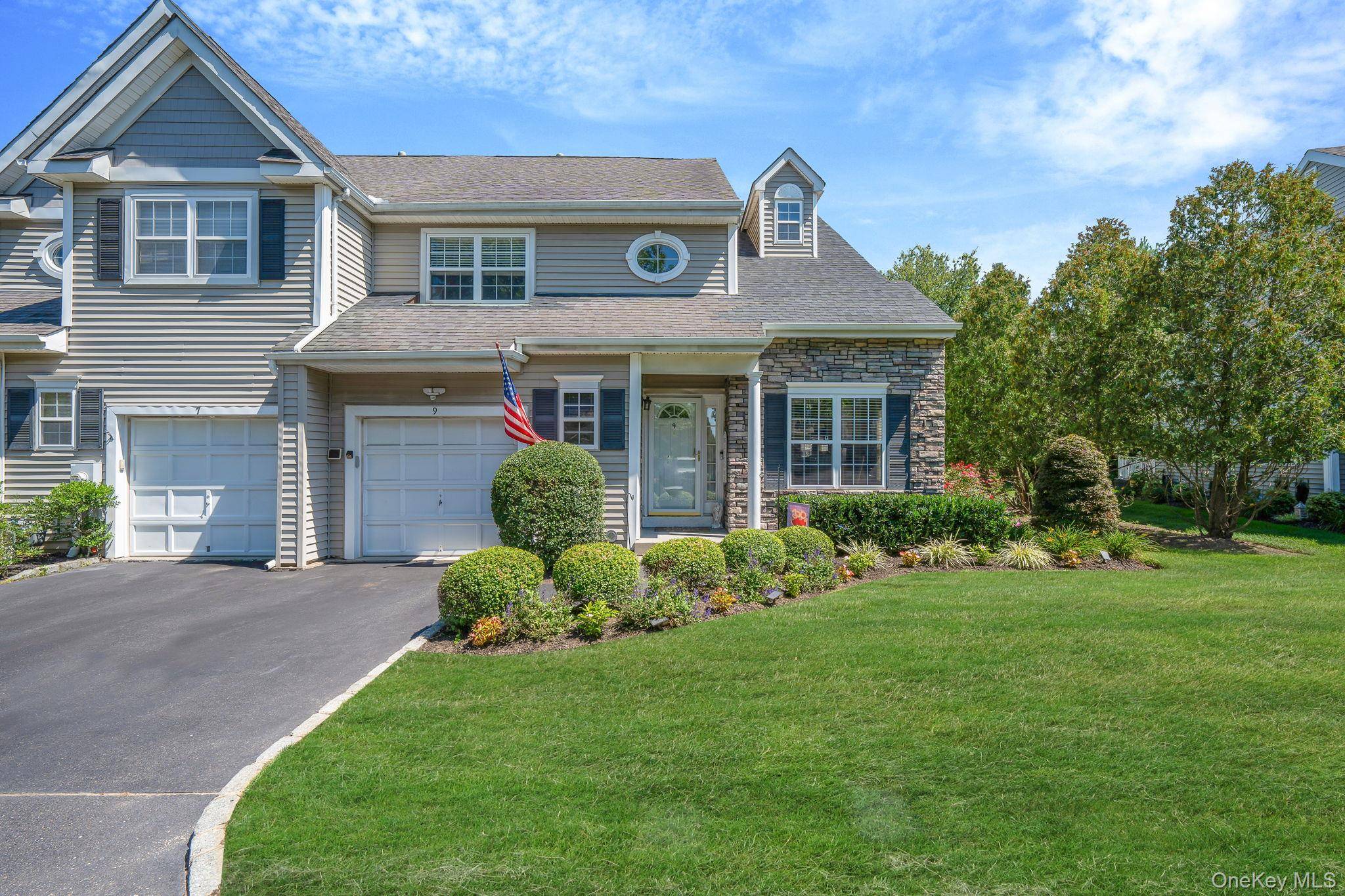 Welcome to the exquisite Windcrest gated community, where luxury living thrives in the heart of Smithtown, near to local shopping and restaurants, LIRR, bus stops, beautiful beaches and Smithtown School ...