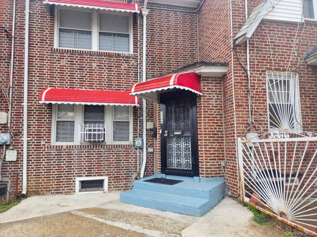 Beautifully maintained home in a sought after Bronx neighborhood !