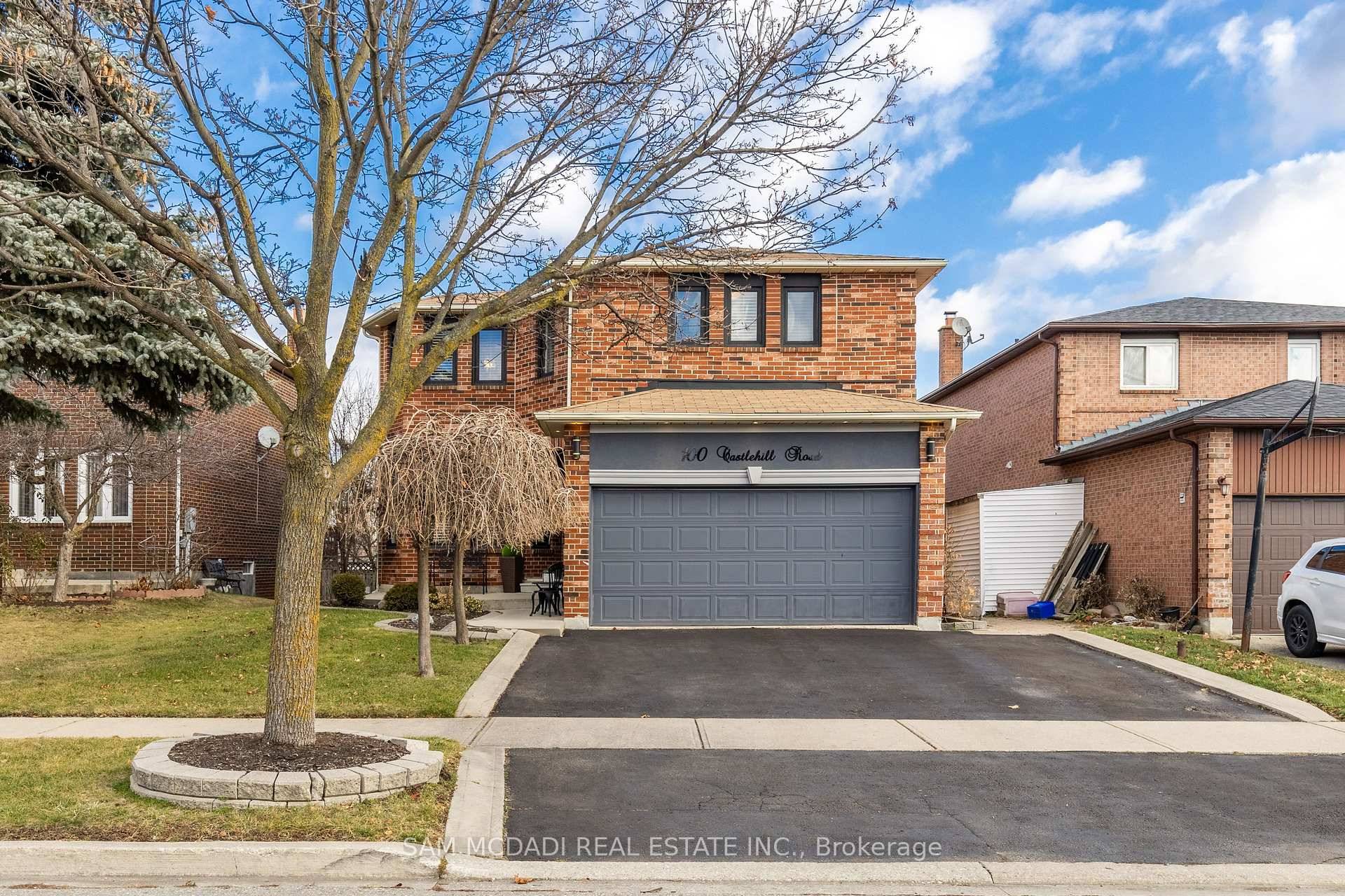 Spacious 5 Bedroom Detached Home with 4 Bathrooms in a Highly Desirable Neighbourhood of Brampton East !