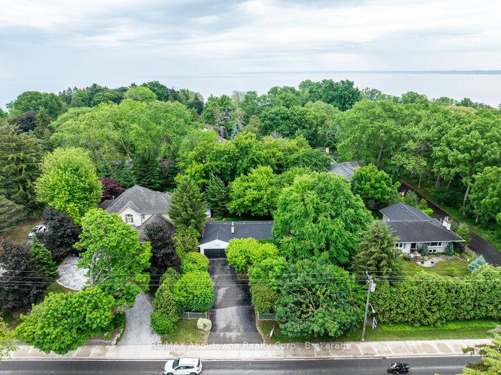 Welcome to 4312 Lakeshore Road, Burlington.