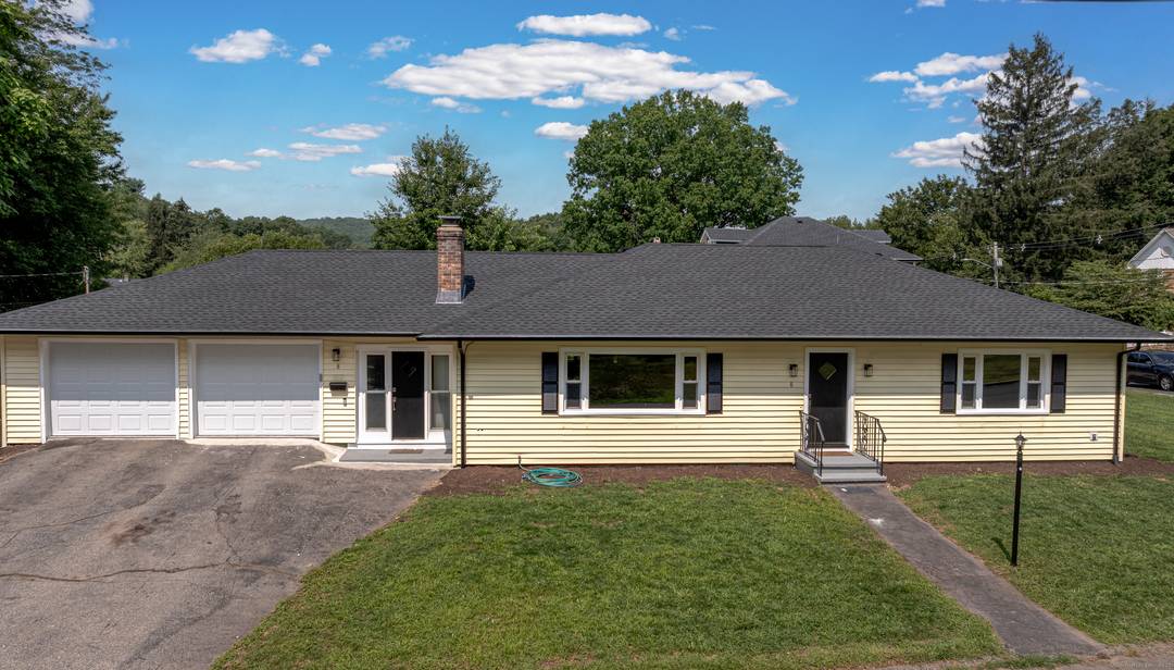 Welcome to this charming 1440 SF ranch located in the desirable Mill Plain neighborhood.