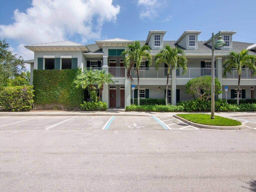 Vero Beach Living at it's finest in this sought after tennis community with 13 har tru tennis courts, restaurant, fitness center, club house and community pool.
