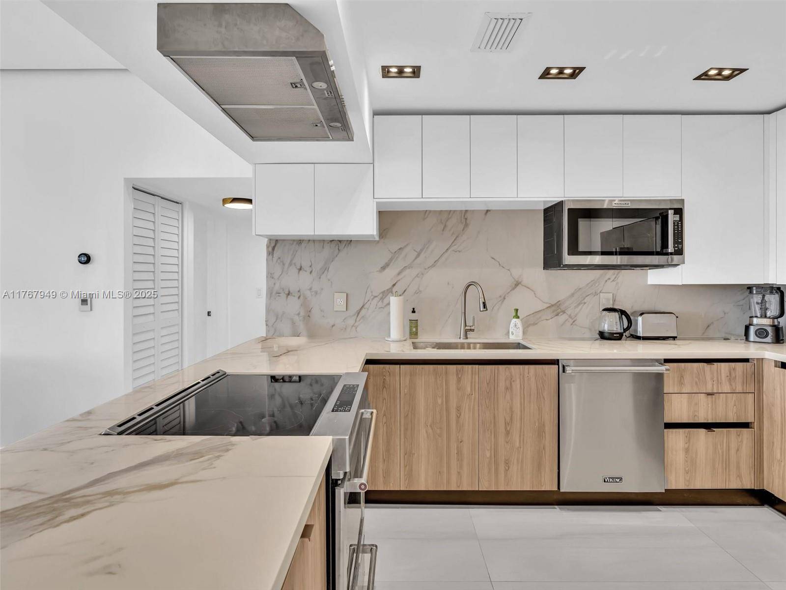 Step into unparalleled elegance with this exquisitely renovated 27th floor Penthouse unit.