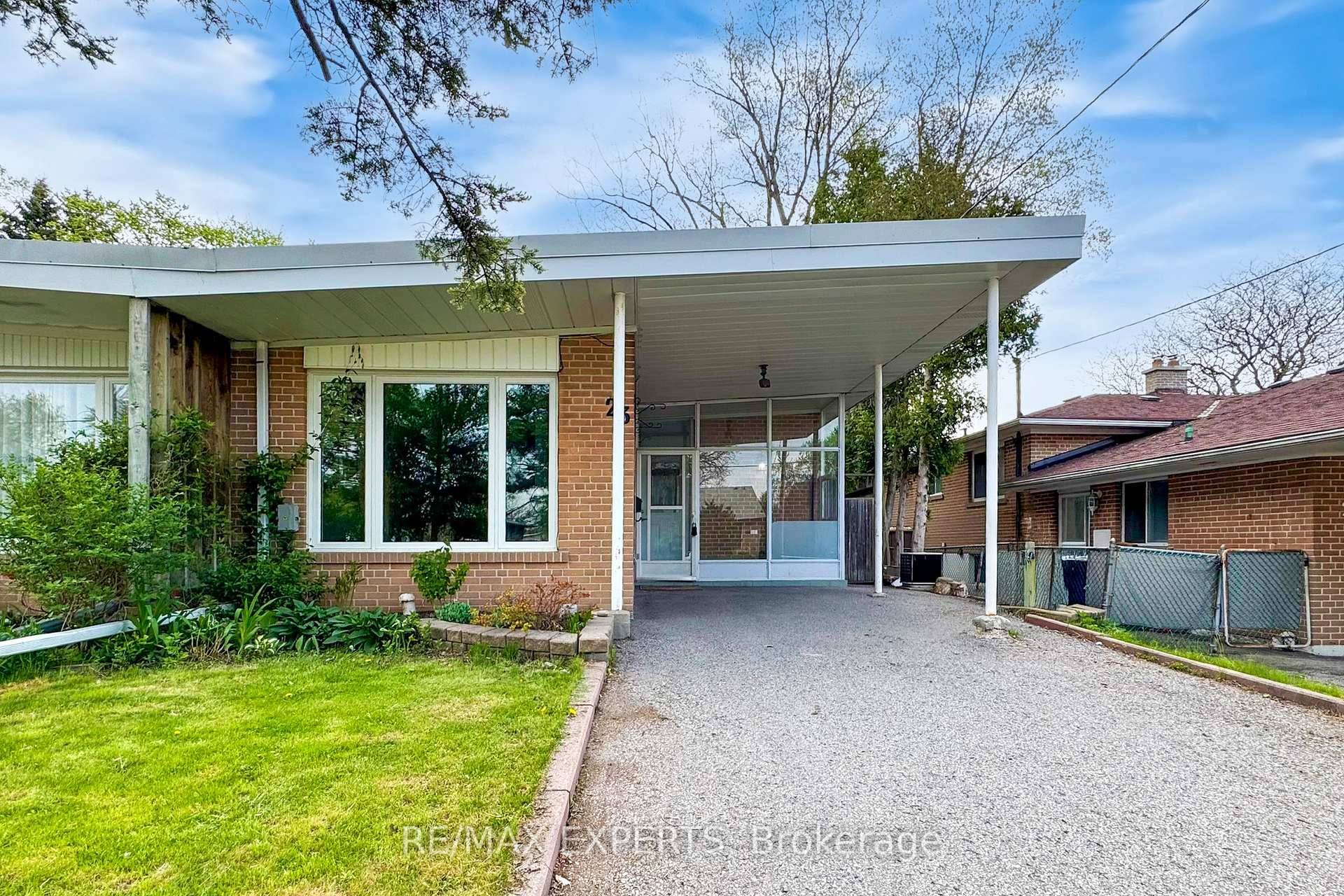 Ready to move in ! This beautiful 4 bedroom backsplit offers the ideal blend of comfort, space, and location in the heart of North York's desirable Parkwood's neighborhood.