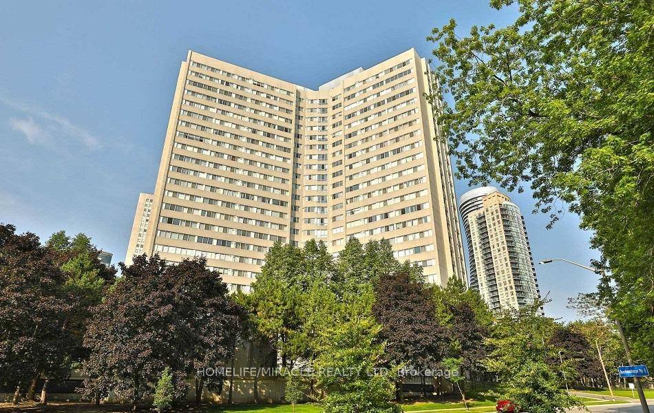 Gorgeous Large Unit Looking For A Tenant.