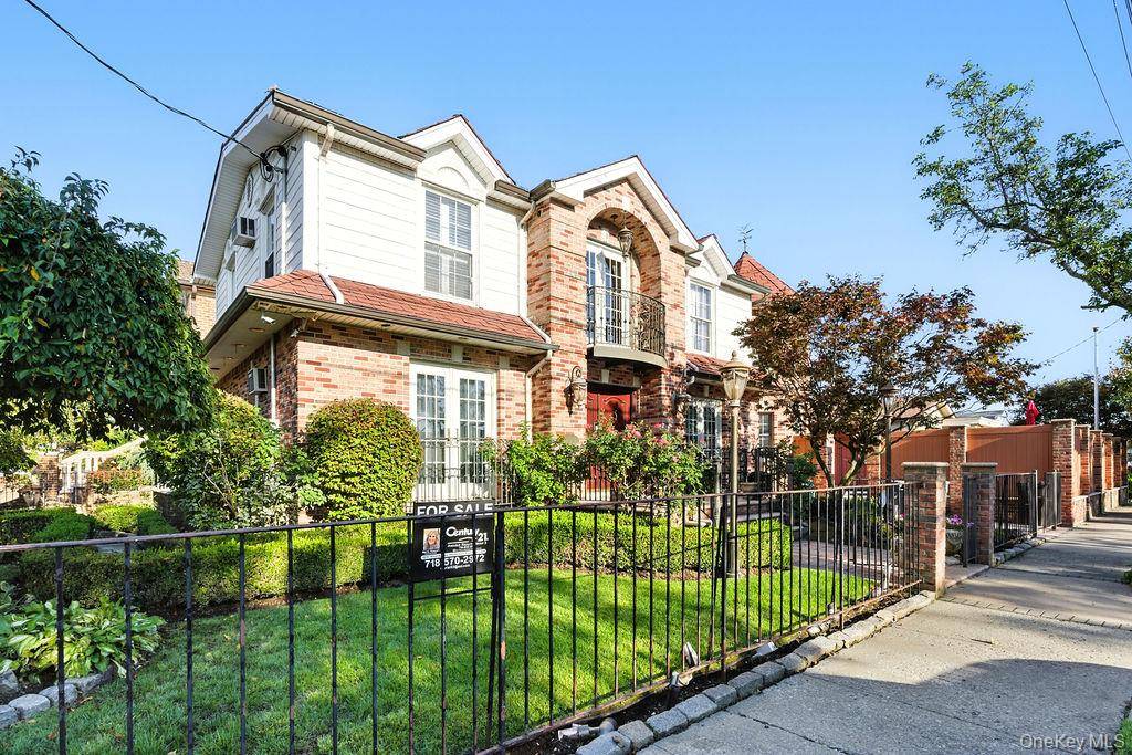 Welcome to this custom colonial home set on a 50x100 lot.